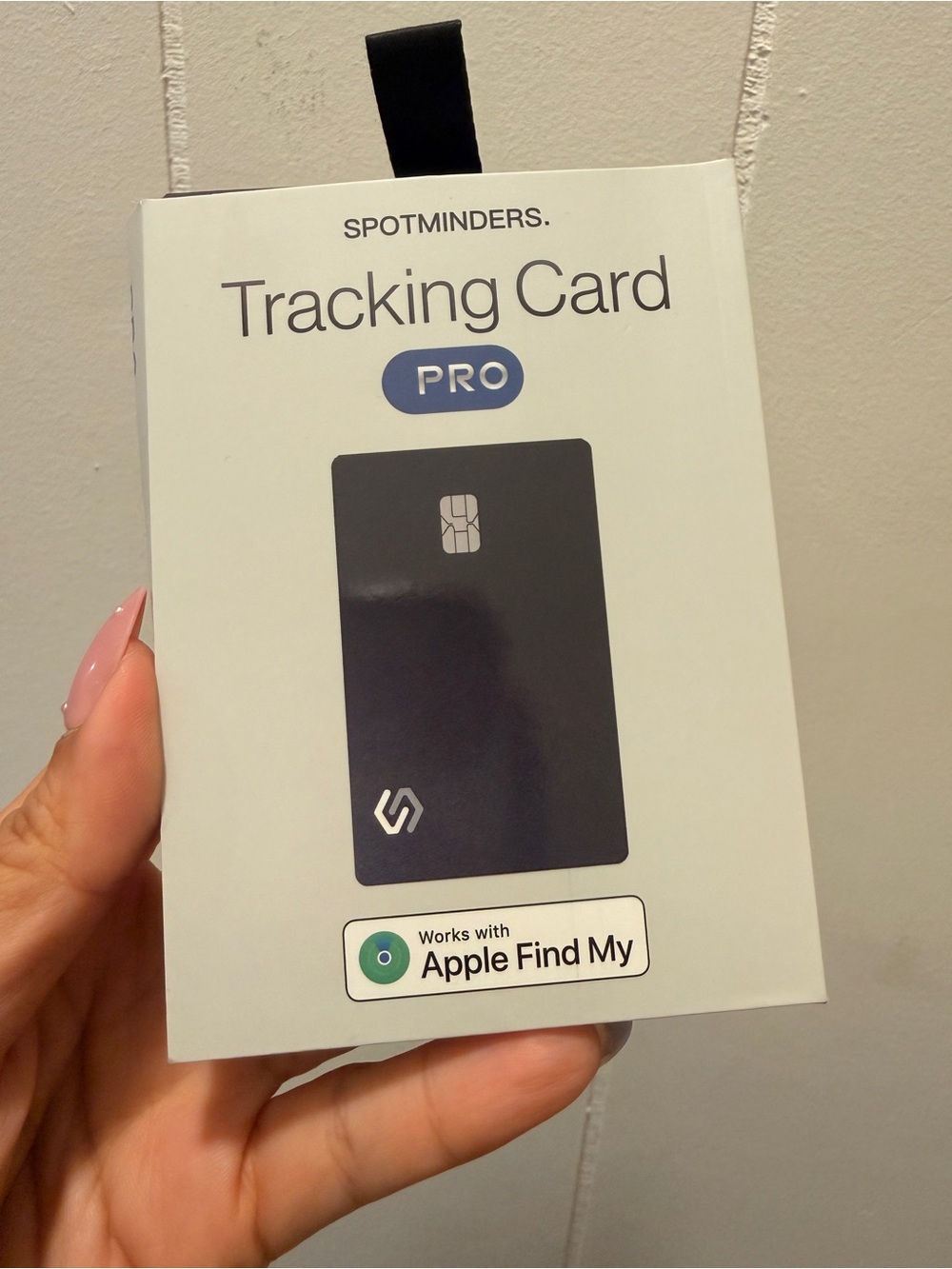 Apple Spotminders Tracking Card Pro – White Box with Black Card Image